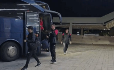 Nën masa të rrepta sigurie, Kombëtarja shqiptare arrin në hotel në Nish
