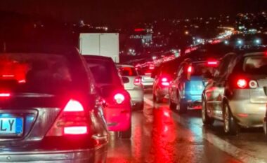 Trafiku në autostradën Tiranë–Durrës/ ARRSH njofton planin e ri të menaxhimit: Bllokim natën nga ora 23:00 deri në 06:00