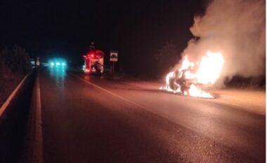 Po kthehej në vendlindje për të vizituar familjen, merr flakë makina e emigrantit në Librazhd