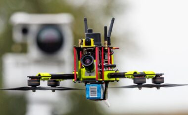 Komisioni Evropian shpalos planet për “murin e dronëve”