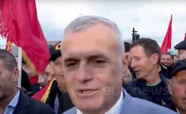 Sali Berisha ia bëri të qartë që të mos merrte pjesë, Bujar Leskaj shpërfill urdhrin dhe i bashkohet protestës: Kush po e rruan për….