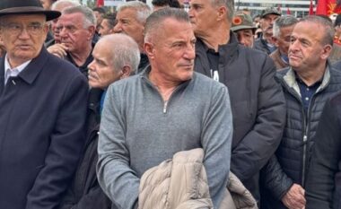 Protesta në mbështetje të luftëtarëve të UÇK-së, në shesh edhe babai i futbollistëve Granit dhe Taulant Xhaka