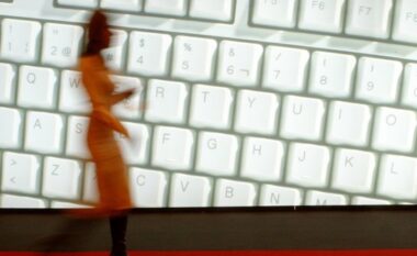 Viktimat e dhunës digjitale, ende pa mbrojtje konkrete ligjore në Kosovë