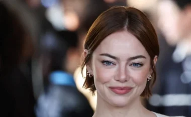 “Kush është ky person?” – fansat e Emma Stone të shokuar, pretendojnë se ajo është e panjohshme në paraqitjen e saj të fundit