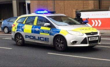 Trafiku me gomone dhe kamionë, FBI-ja britanike prangos 22-vjeçarin shqiptar
