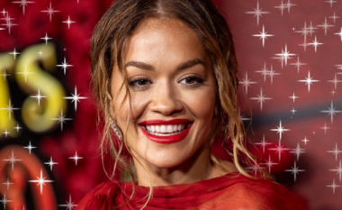 FOTO/ Rita Ora magjeps Parisin me daljen e saj të fundit