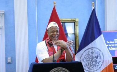 Kryebashkiaku i Nju-Jorkut, Eric Adams, viziton Shqipërinë. Hotelin dhe transportin në vendin tonë e mbulon qeveria