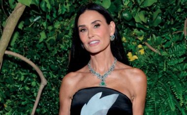 Demi Moore rikthen balluket pas 29 vitesh që nga filmi i famshëm “Striptease”