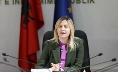 Zhupa hedh dyshime për regjistrime fiktive për të mbajtur degët hapur në Universitetin e Elbasanit!
