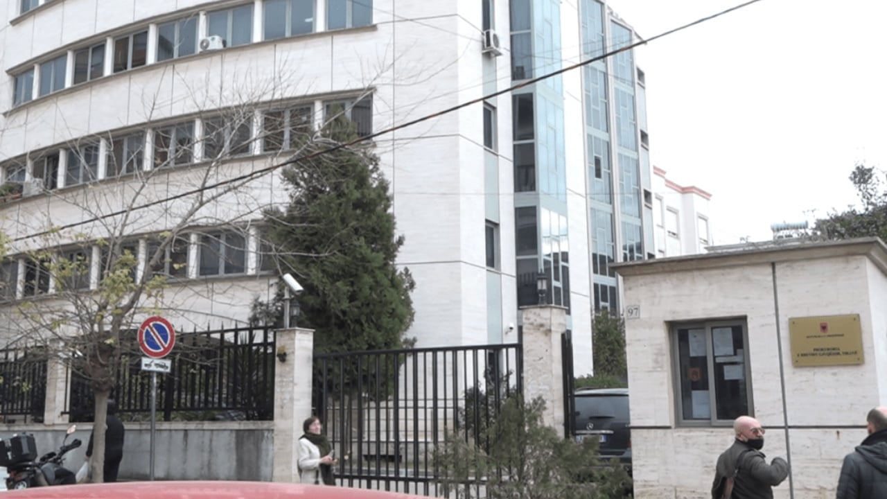 “‘Neglizhencë në trajtimin mjekësor”/ E porsalindura humbi jetën, prokuroria merr të pandehur 2 mjekë gjinekologë