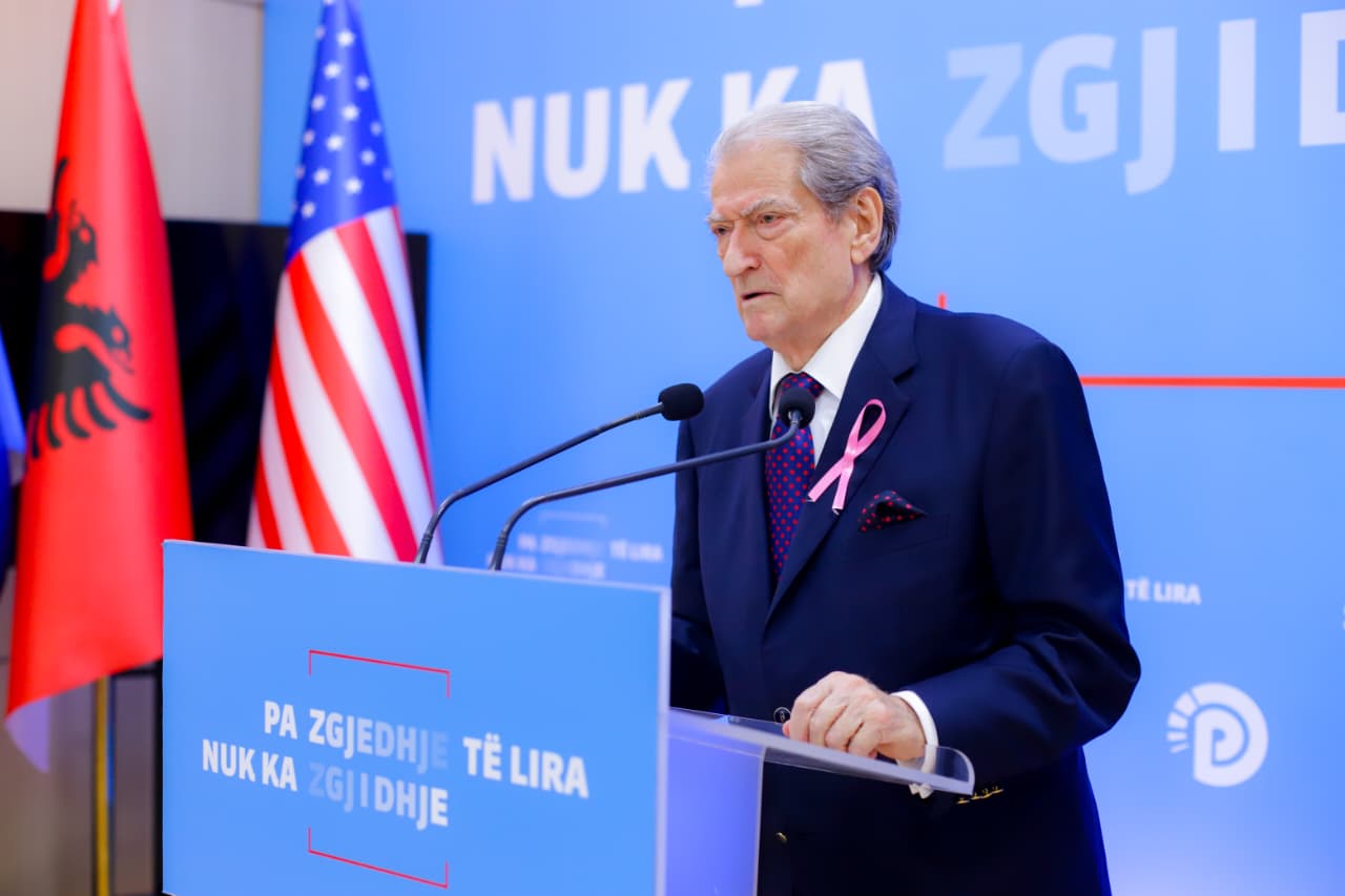 Protesta në Tiranë për krerët e UÇK-së, Berisha: Rama do mbante fjalim 1 orë. Ja pse u tërhoq