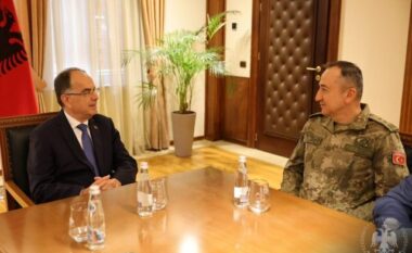 Begaj pret Komandantin e KFOR: Mision i rëndësishëm për paqen dhe stabilitetin në rajon