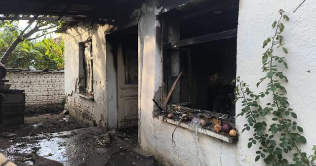 FOTO  Zjarr në Maliq  flakët shkrumbojnë një banesë në Sovjan