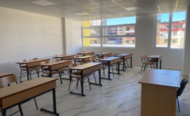 Në 4 vitet e fundit u mbyllën 104 shkolla 9-vjeçare, tkurren me 14% dhe nxënësit