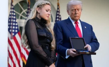 Charlie Kirk nderohet pas vdekjes me Medaljen Presidenciale të Lirisë