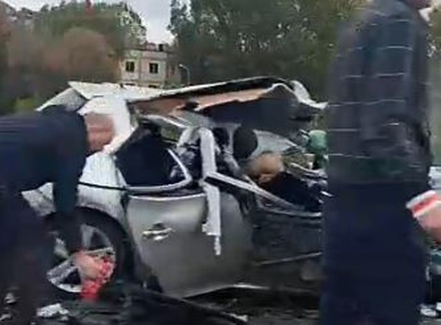 Aksident i rëndë në Durrës/ Makina përfundon në korsinë e kundërt, plagosen 5 persona (VIDEO)