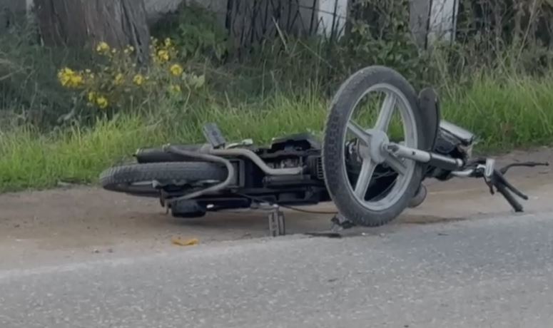Aksident në aksin Levan Fier  Makina aksidenton motomjetin  drejtuesi mbetet i lënduar