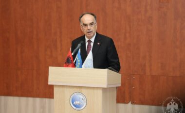Viti i ri akademik/ Presidenti Begaj uron studentët: Arsimi i lartë, çelësi për të kuptuar botën