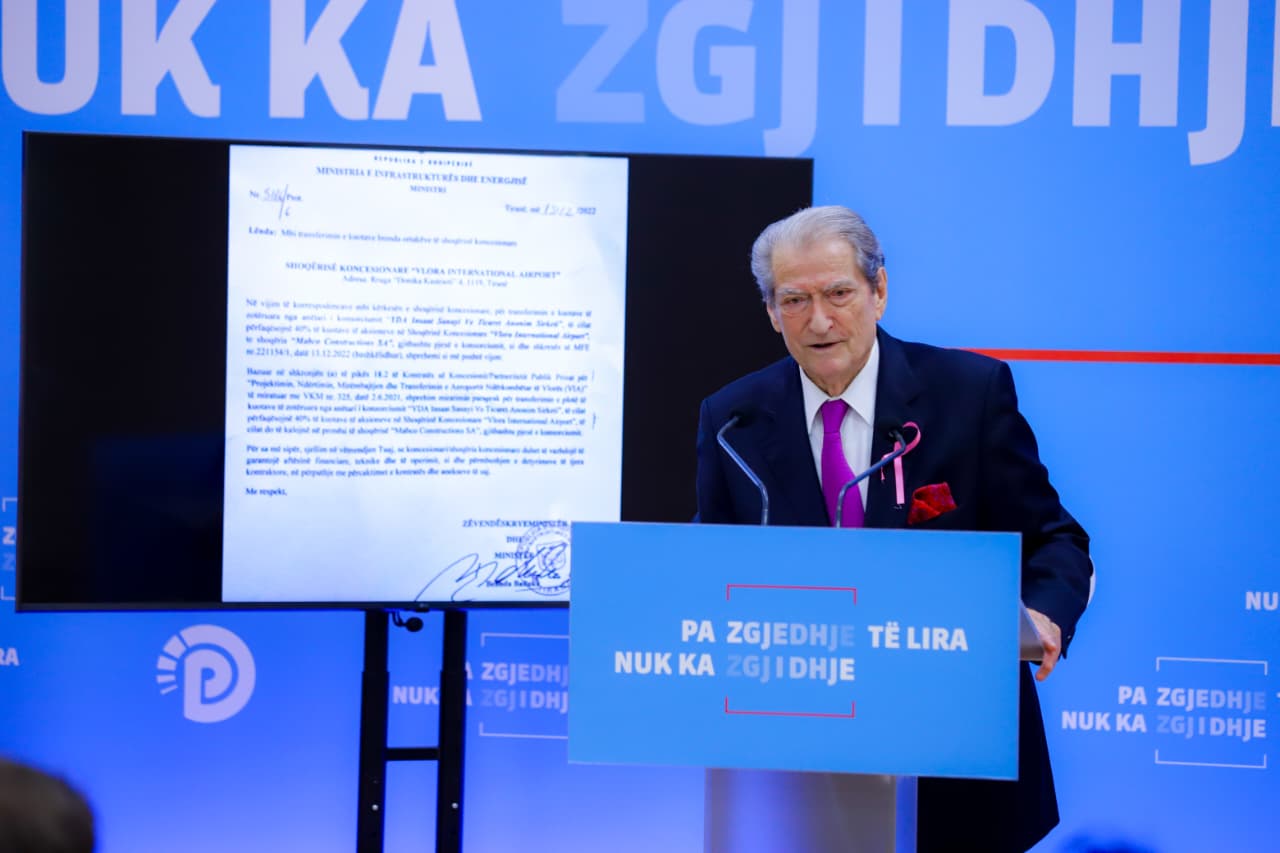 Ish deputetja e PD së mori postin e Drejtoreshës së Spitalit në Elbasan  Berisha  Demokratët që e mbështetën janë pa punë