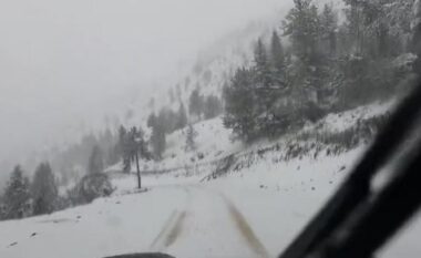 Reshjet e dëborës zbardhin verilindjen e vendit (VIDEO)