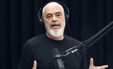 Gara për Bashkinë Tiranë/ Rama sulmon Florian Binajn: Këneta ka nxjerrë si kandidat një aktor humori, kur erdhi të luajë rolin tim, shkriu gazit edhe vetë Kongresin e PS-së