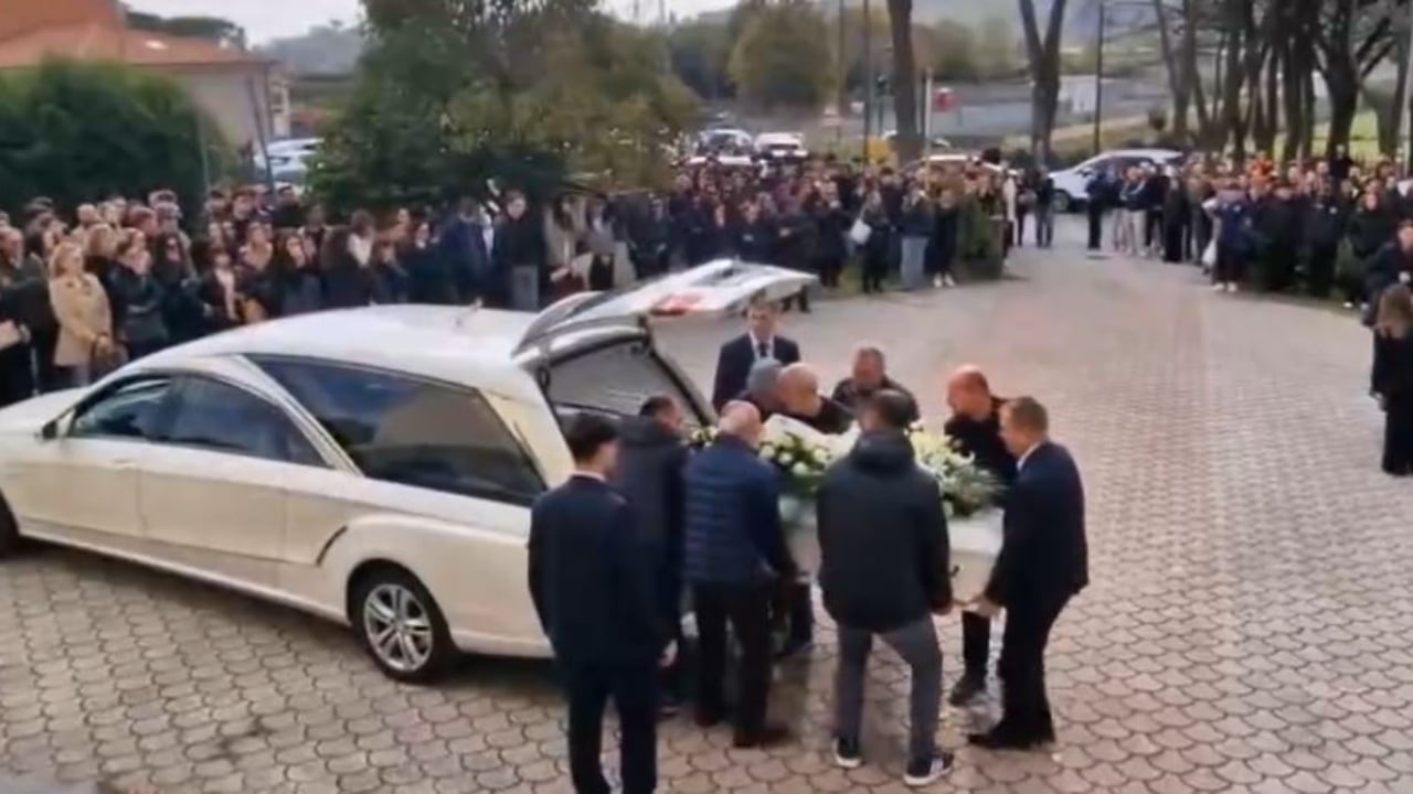 Vdiq në rrethana ende të paqarta  i jepet lamtumira e fundit 19 vjeçarit shqiptar që ndërroi jetë në Itali