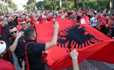 Serbët të shqtësuar: Shqiptarët po blejnë bileta, i sigurojnë nëpërmjet…