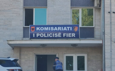 E rëndë në Fier/ Ishte në proces gjyqësor me të birin, 49-vjeçarja dhunon avokatin e djalit