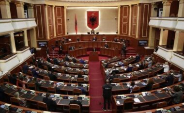 Sot dy seanca në Kuvend/ Shqyrtimi i kërkesës për shkarkimin e Peleshit, ngritja e komisionit hetimor për “McGonigal”