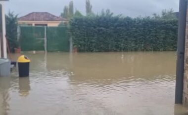 Përkeqësohet situata në Vaun e Dejës/ Rreth 100 banesa nën “pushtetin” e ujit, përmbytje në të gjitha njësitë administrative