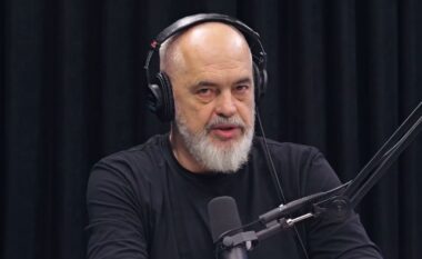 Rama rinis podcastin “Flasim”: Diella, histori suksesi, ka bërë shumë për imazhin e Shqipërisë në botë