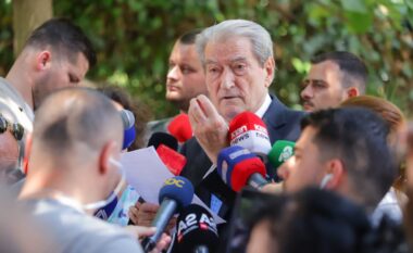 Sali Berisha në SPAK: Në Aruba takohen qeveritarët shqiptarë, qytetarët e mësojnë nga prokuroria italiane, ja kë pashë në Prokurorinë e Posaçme