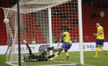 VIDEO/ Elbasani e bën festë në Tiranë, mund bardheblutë me katër gola në “Air Albania”