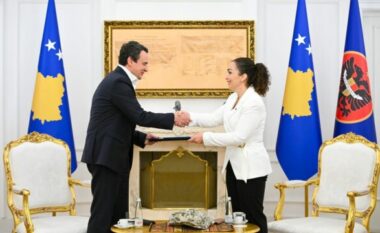 Presidentja Vjosa Osmani mandaton Albin Kurtin për formimin e Qeverisë së Kosovës