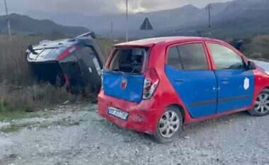 Aksident në Vlorë/ Makina përplaset me mjetin e Policisë Bashkiake, plagosen dy punonjësit që ndodheshin brenda