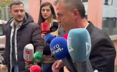 “Të fala Ristanit”/ Tërmet Peçi 1 orë në SPAK, pas daljes ‘kyç’ gojën për gazetarët (VIDEO)