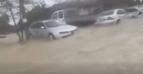 Moti mbërthen vendin  Probleme në Kurbin me qarkullimin e mjeteve në rrugë  ndërprerje energjie në disa zona në Elbasan  VIDEO 