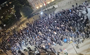 Protesta para Kryeministrisë, Balla ironizon pjesëmarrjen: Ia doli ta fundosë PD-në në shoqatë