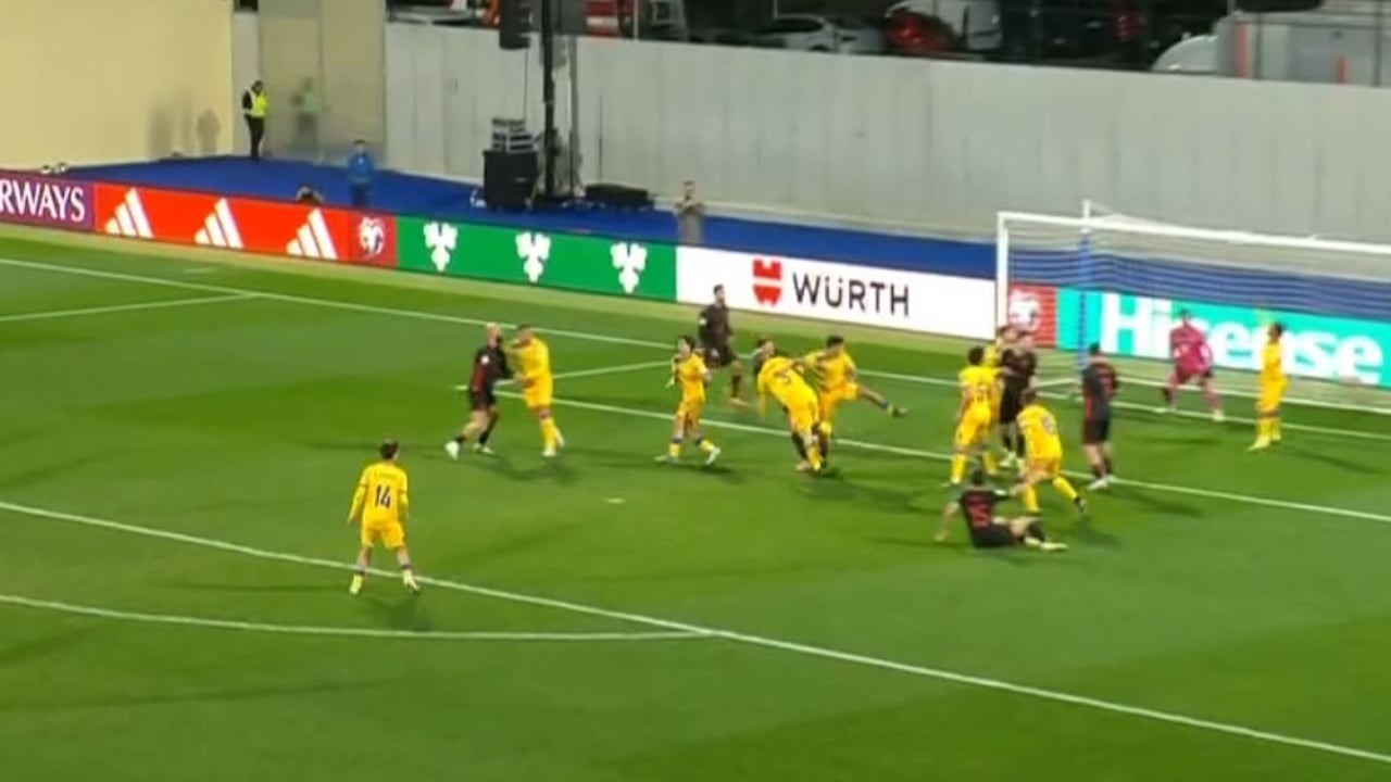 Mbyllet pjesa e parë 0 0  Kuqezinjtë  kërcënojnë  portën rivale  por pa rezultat