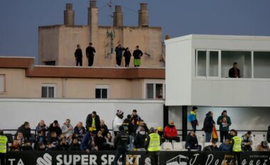 Tragjike në Spanjë, sfida ndërpritet pas 18 minutash lojë pas vdekjes së tifozit në stadium