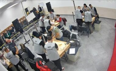 Socialistët vazhdojnë të mbajnë ritmet/ Berati dhe Tepelena në duart e kandidatëve të majtë, Ervin Ceca kryeson me 1105 vota dhe Gramoz Sako rrëmben 296 vota