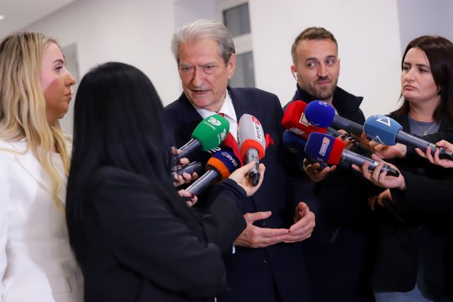 SPAK i dërgoi fletëthirrje për 21 Janarin  Berisha zbulon nëse do paraqitet në Prokurorinë e Posaçme