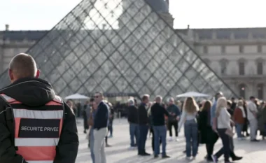 Pas grabitjes spektakolare muzeu i Luvrit rrit çmimet e biletave për vizitorët jashtë Evropës me 45%