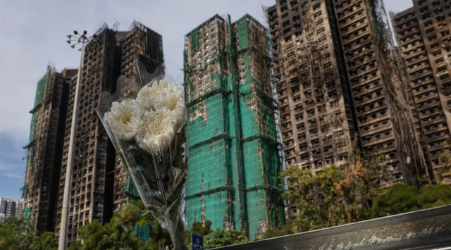 Arrin në 128 numri i viktimave nga zjarri në Hong Kong