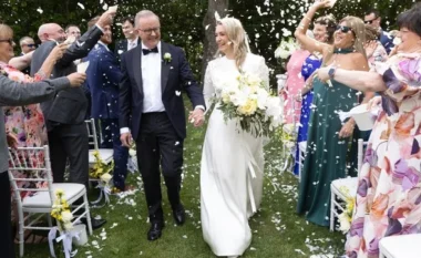 VIDEO/ Kryeministri i Australisë martohet, udhëheqësi i parë që vishet si dhëndër ndërsa është në detyrë