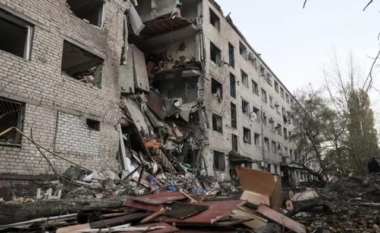 Gjashtë të vrarë në sulmet ajrore ruse në Ukrainë, dy prej tyre fëmijë/ Dhjetëra mijë banorë pa energji elektrike