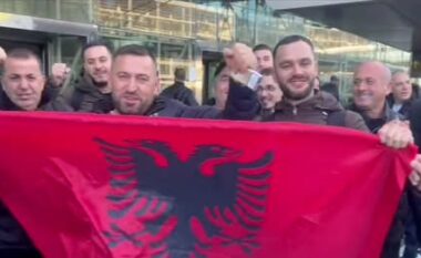 Sfida Shqipëri-Andorra/ Shqiptarët “pushtojnë” Barcelonën para ndeshjes vendimtare (VIDEO)