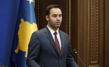 Qeveria “mbetet në shtëpinë” e Vetëvendosjes, Vjosa Osmani mandaton Glauk Konjufcën si kryeministër