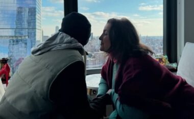 “11 muaj pa të takuar”, Parashqevi Simaku emocionon me fjalë që burojnë nga shpirti: Do të pres gjithmonë biri im, do më kuptosh kur të bëhesh prind