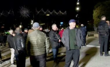 Foltore 2/ Nis protesta e opozitës para Kryeministrisë